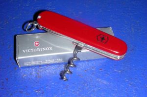 Vývrtka je jedna z využívaných funkcí nože Victorinox Spartan :)
