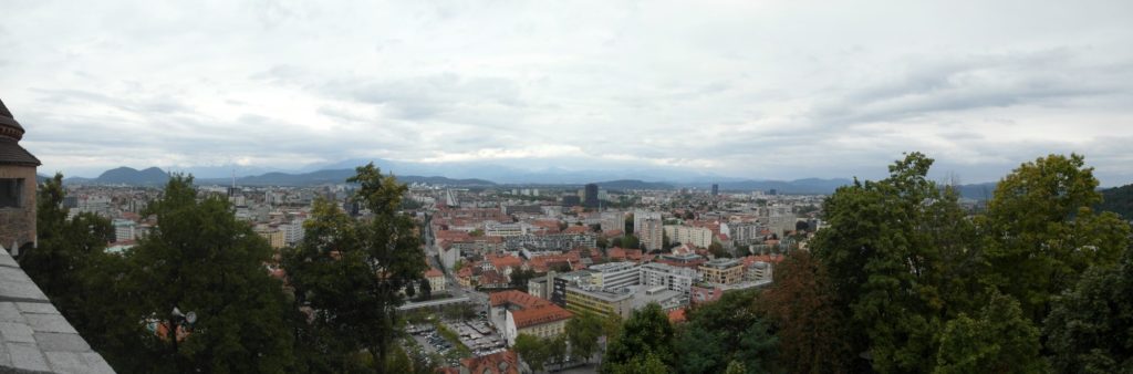 pohled z Lublaňského hradu na hlavní město Slovinska